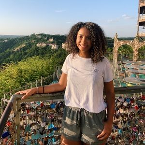 Meet your Posher, Alexis